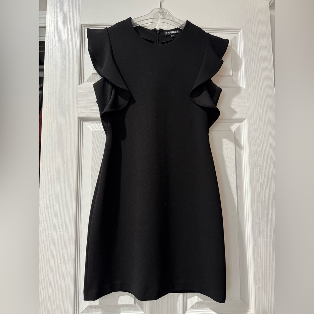 Black Ruffle Sleeve Mini Dress ☀️🏴‍☠️